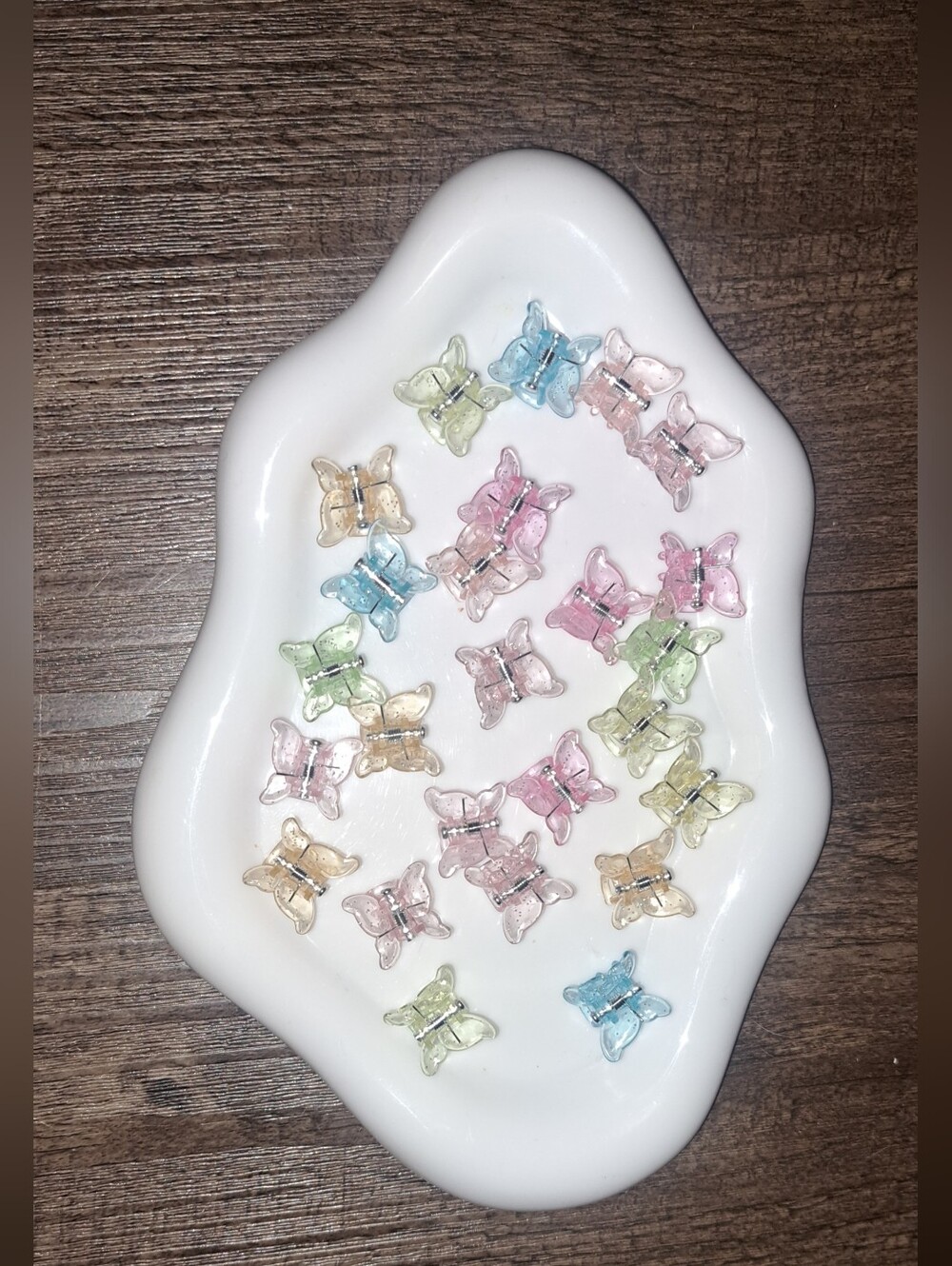 3 bundles for $25 Set of 25 Translucent Butterfly Hair Clips New - Picture 8 of 12